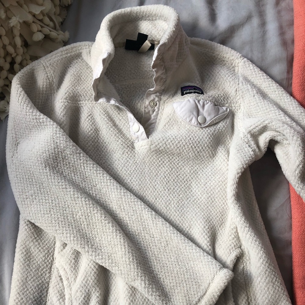 Girls white Patagonia fleece